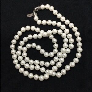 KISSAKA Vintage Classic High Quality Simulated  Pearl Bead Necklace in White.. 🐚